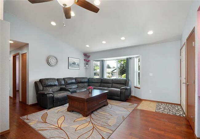 Building Photo - Perfect 3bed/2bath Home on Pinedrop Loop *COMING SOON*APPLICATION PENDING