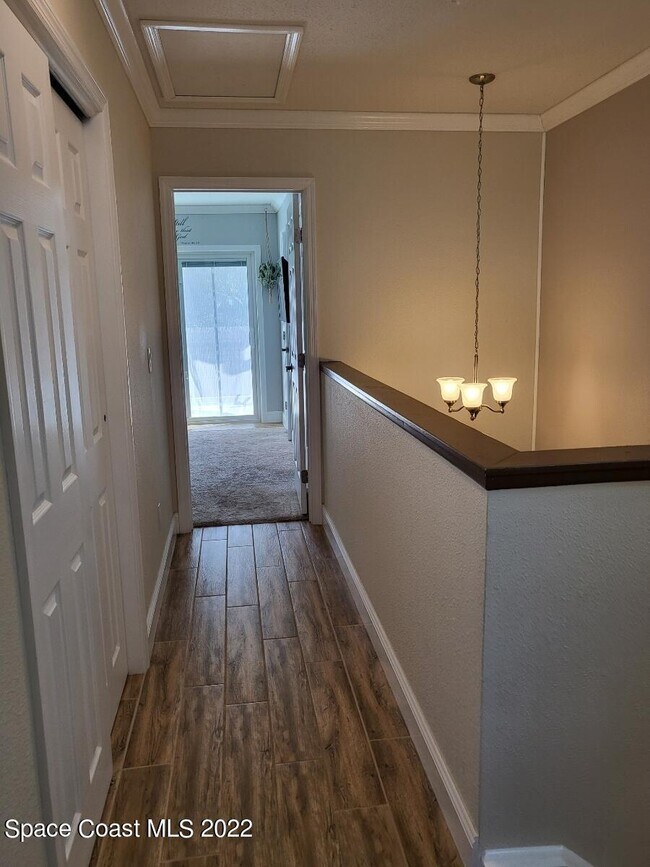 Building Photo - 335 Paradise Blvd