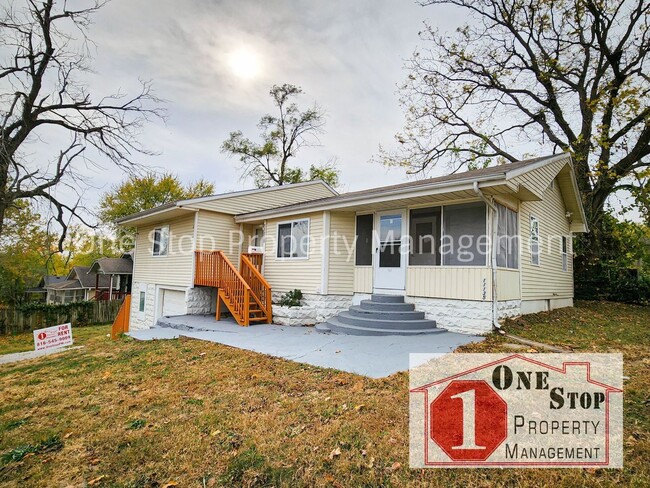 Building Photo - Adorable  Remodeled 3 Bedroom 2 Bathroom C...