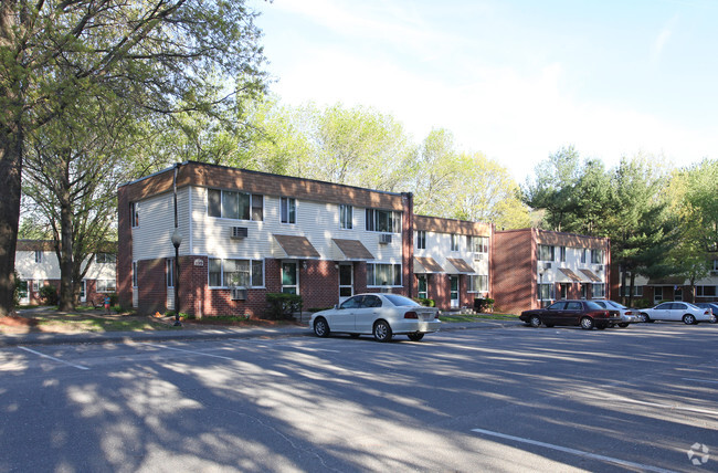 Building Photo - Eastbrook Apartments