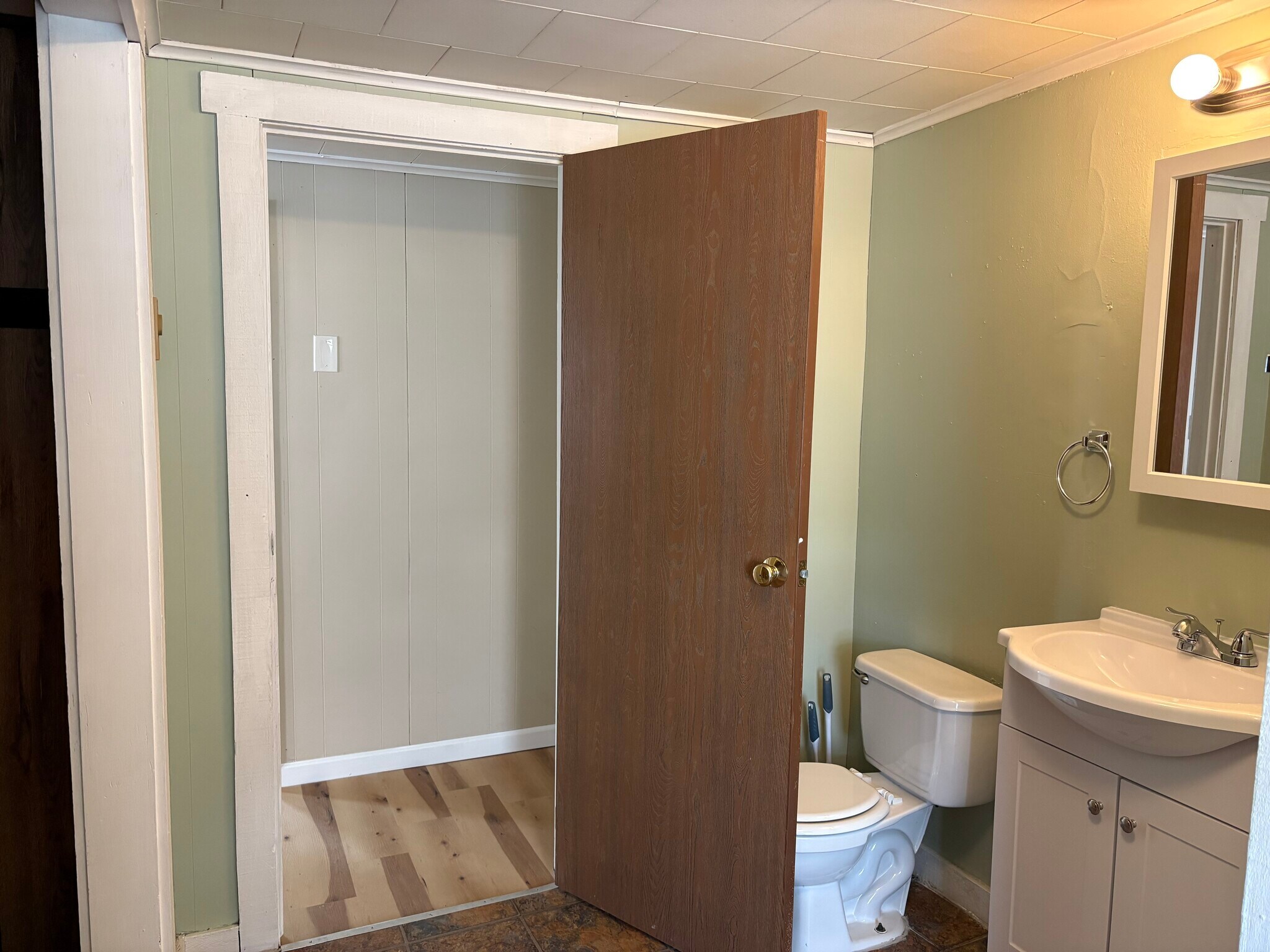 Bathroom - 8 Pine St