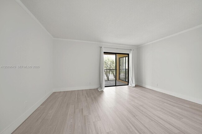 Building Photo - 185 Lakeview Dr