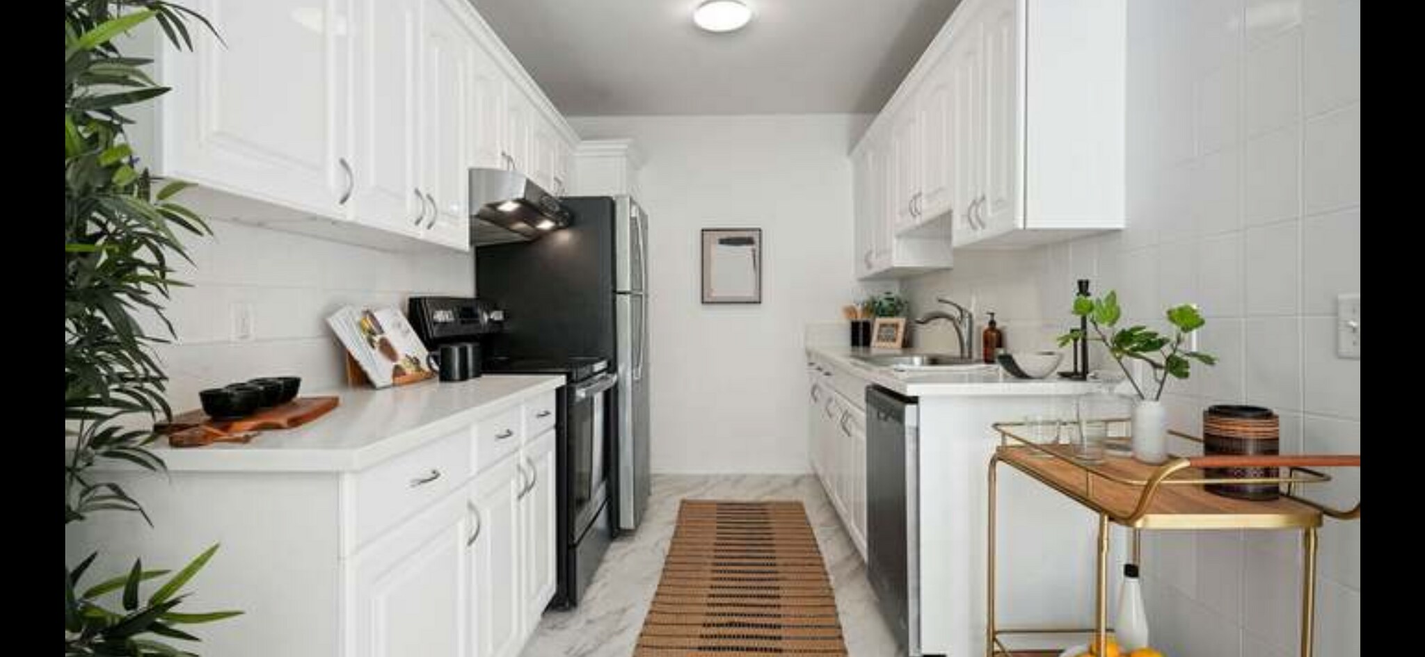 Building Photo - 1730 Camino Palmero St