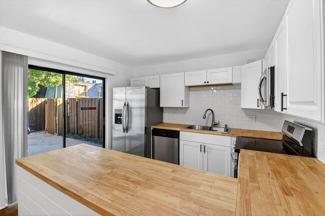 Building Photo - 198 Lake Arbor Dr