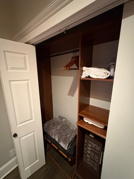 Building Photo - 3049 N Leavitt St