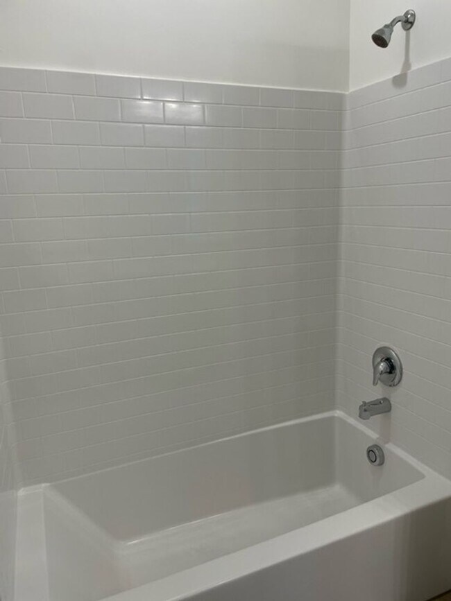 Building Photo - 3 Bedroom Condo in Desert Color with Flexible 6-12 Month Lease