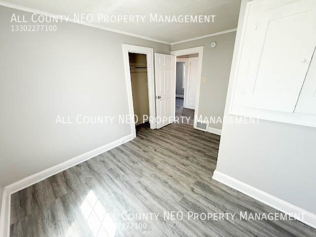 Building Photo - 900 Roslyn Ave SW