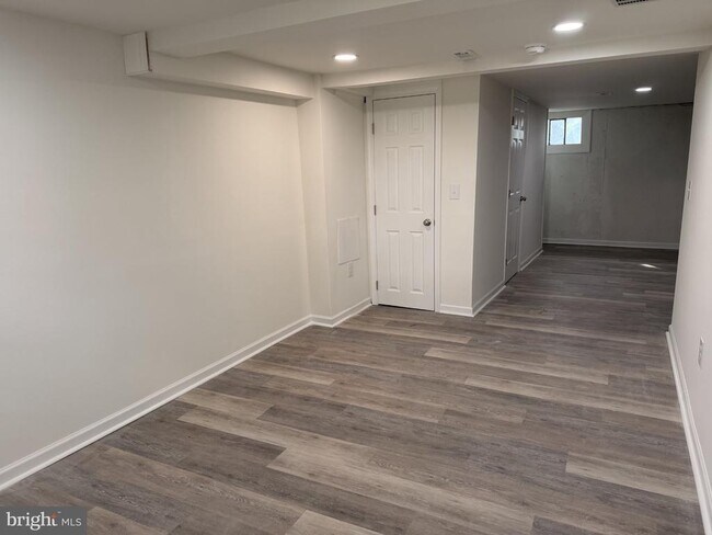 Building Photo - 1235 Elson Rd