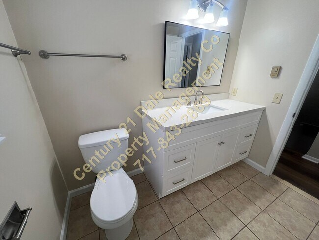 Building Photo - 2 Bedroom, 1.5 Bath in Dallastown