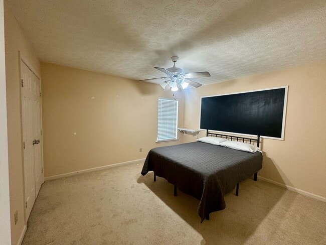 Building Photo - 4113 Mimosa View Dr