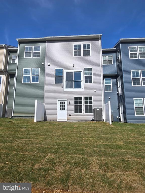 Building Photo - 453 Husky Trl