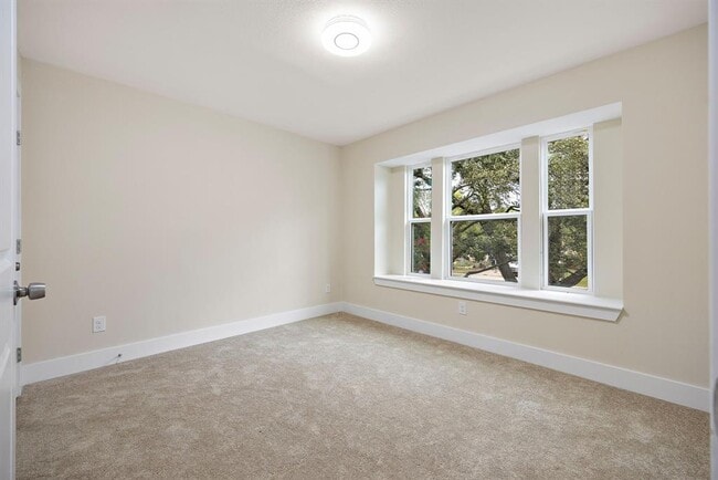 Building Photo - 507 Deercreek Ln
