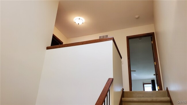Building Photo - 461 Summerhaven Dr N