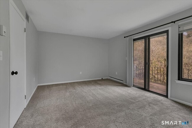 Building Photo - 10 Briar Ct