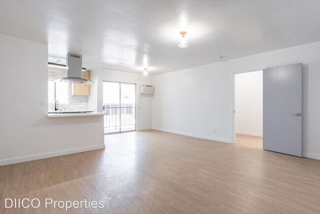 Building Photo - 1 br, 1 bath Apartment - Larrabee Square A...