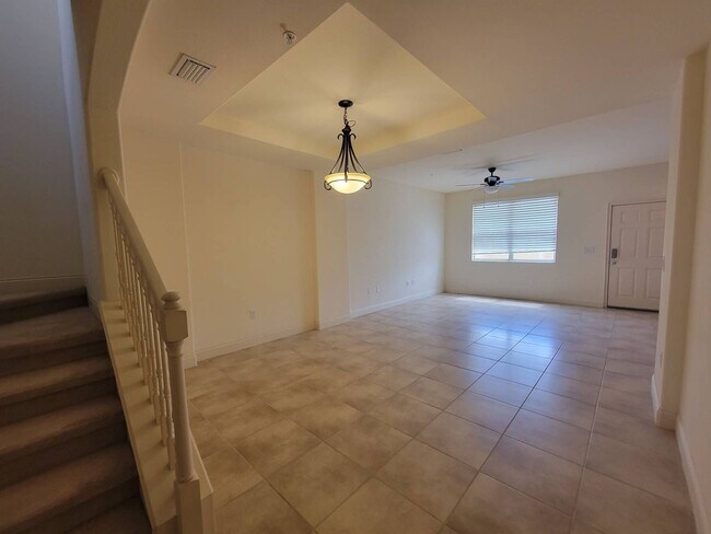 Building Photo - 4/2.5 TOWNHOME VILLA in Waterstone-Davenpo...