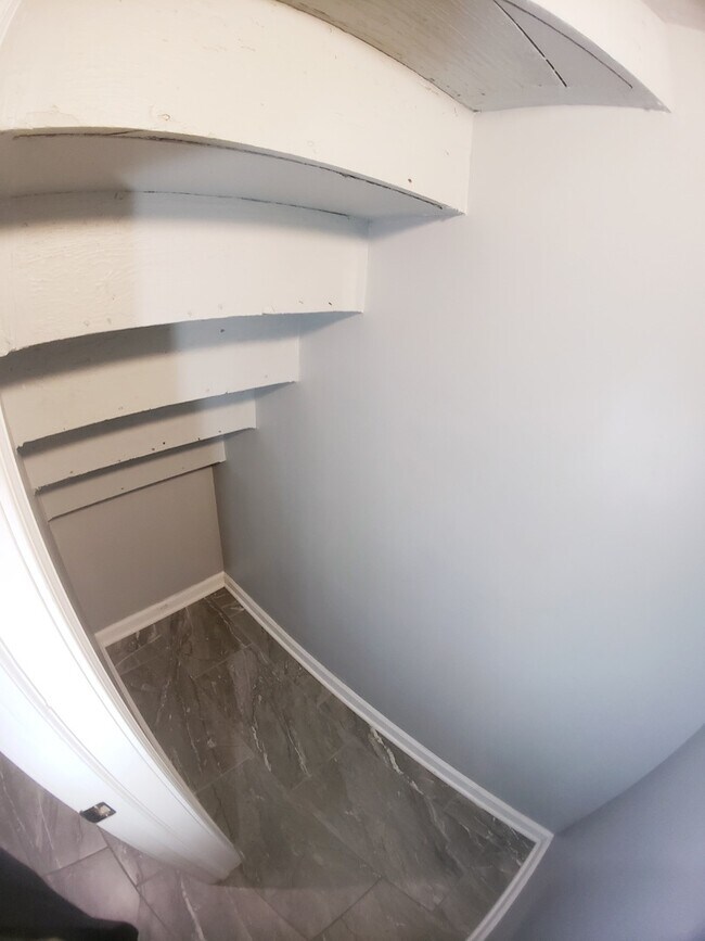 Building Photo - 5134 W Henderson St