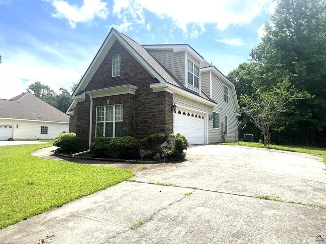 Building Photo - 136 Joycliff Cir