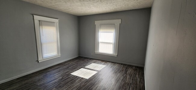 Building Photo - 115 E Conron Ave