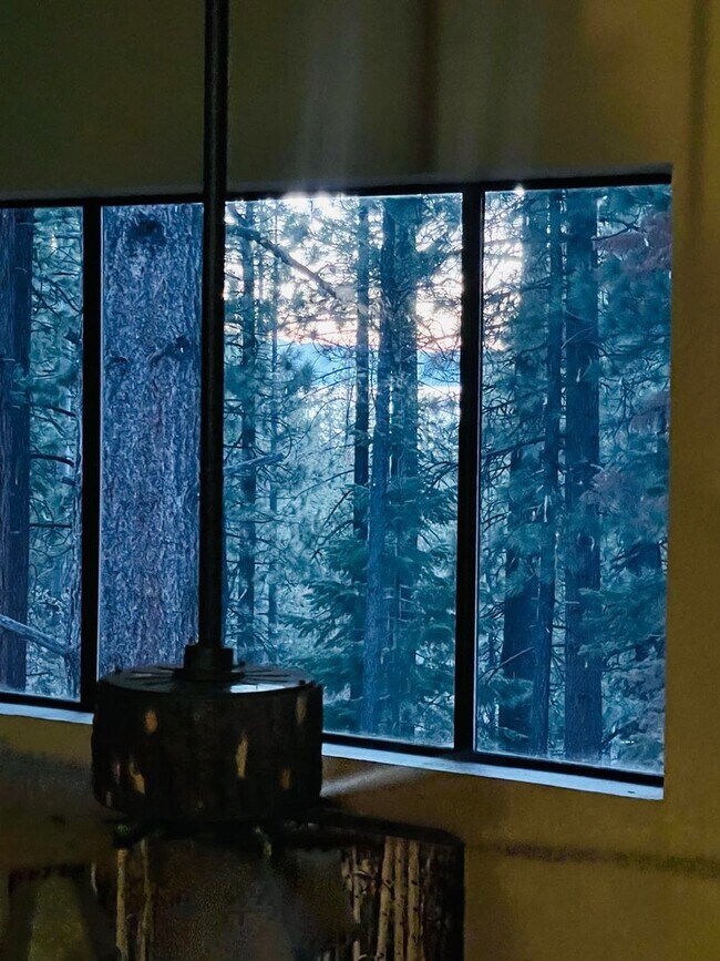 Building Photo - Beautiful Tri-Level Tahoe Tyrol 4 Bedroom ...