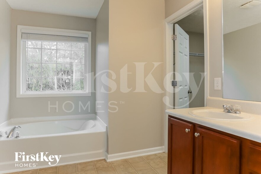 Building Photo - 1294 Oak Knoll Ct