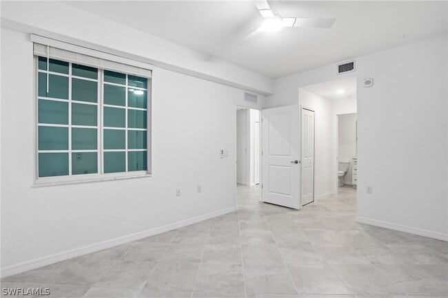 Building Photo - 15375 Grn Acrs Ave