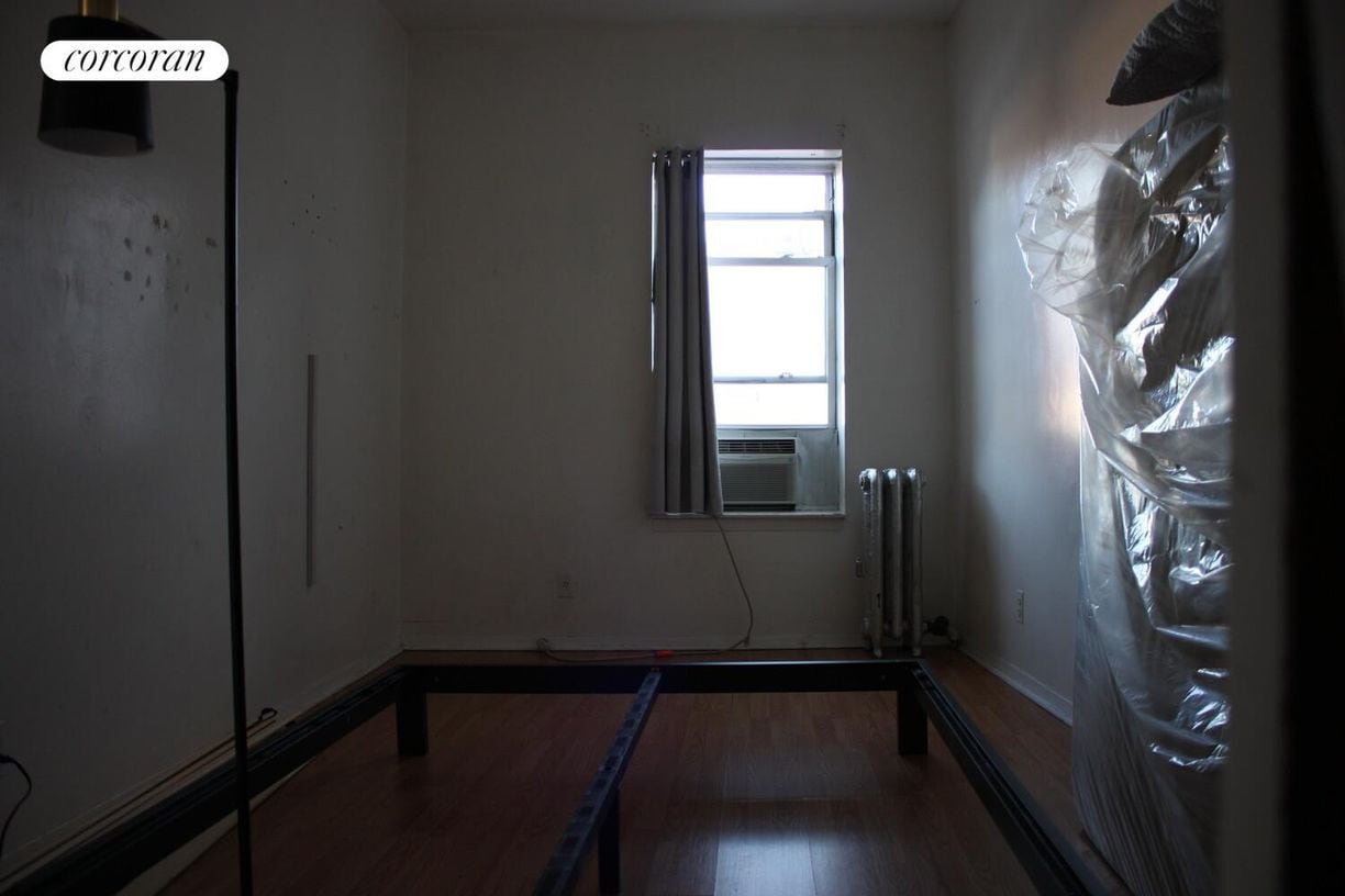 Building Photo - 30-16 38th Ave