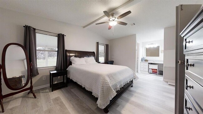 Building Photo - 1519 Hillcrest Dr