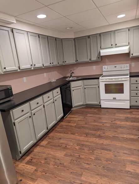 Building Photo - 1480 Main Rd