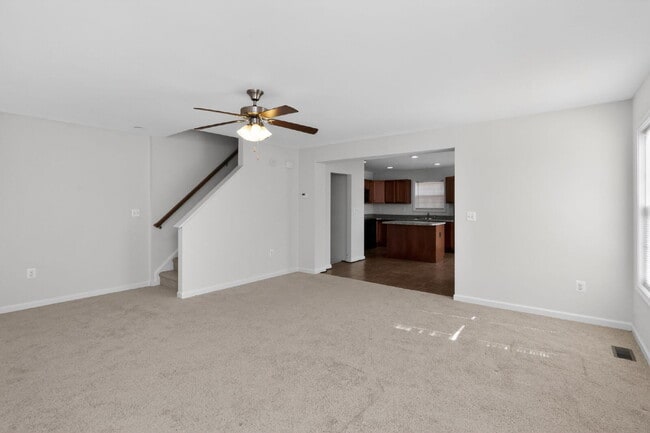 Building Photo - Welcome to a gorgeous end unit townhouse, located in the Heather Hills community.