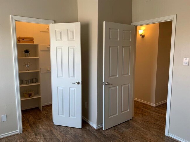 Building Photo - 10176 Oakberry St