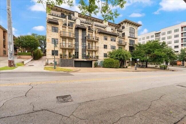 Primary Photo - 1812 West Ave
