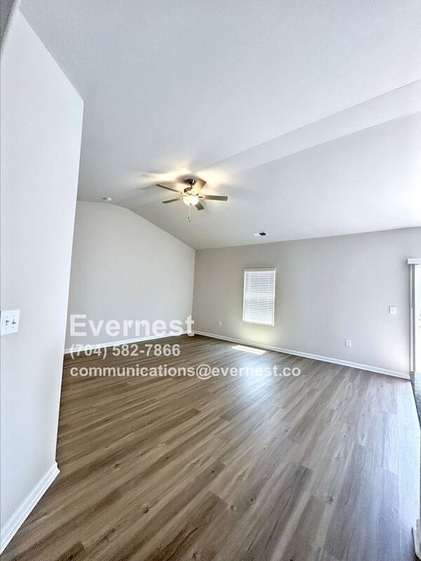 Building Photo - 221 Aniston Ln