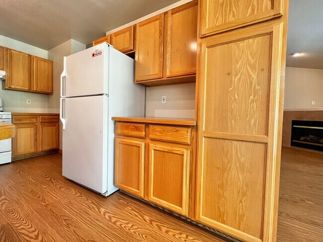 Building Photo - Charming 3-Bedroom Windsor Home: Comfort, Style, and Convenience Await!