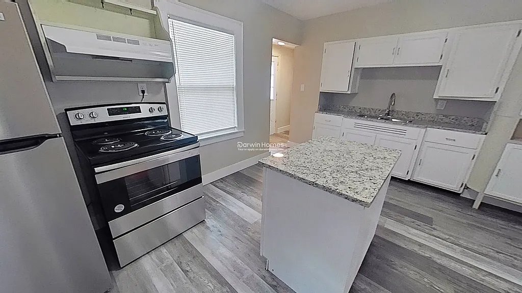 Building Photo - 529 E Victoria St