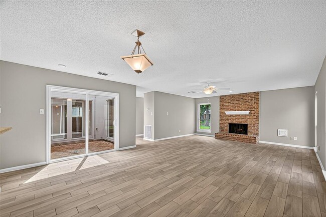 Building Photo - 16019 Parksley Dr
