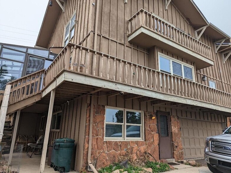 Building Photo - 1393 S Foothill Dr
