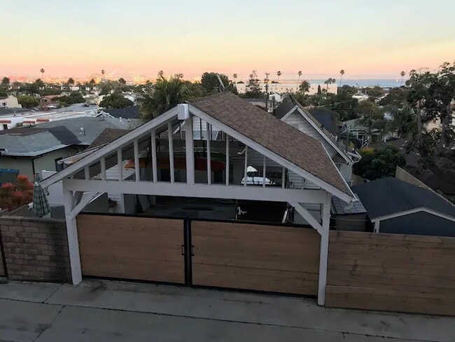 carport - 2911 S Carolina St