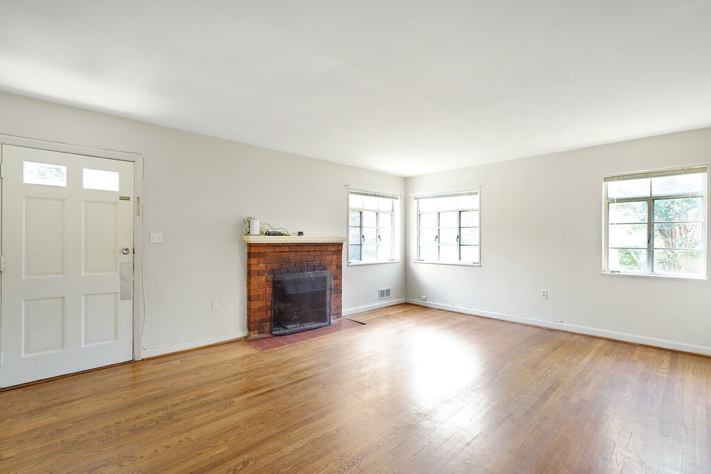 Building Photo - 5609 6th St S