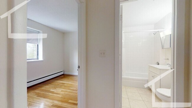 Building Photo - $2,325 | 1 Bedroom | 1 Bathroom | Parking Available | Brighton Neighborhood