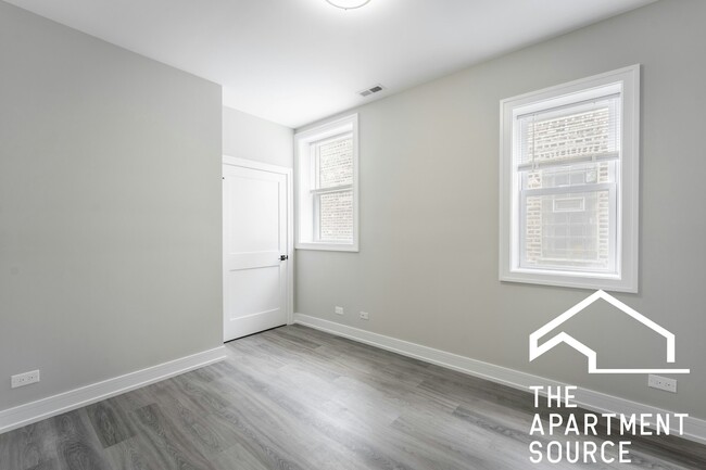 Building Photo - 4317 N Francisco Ave