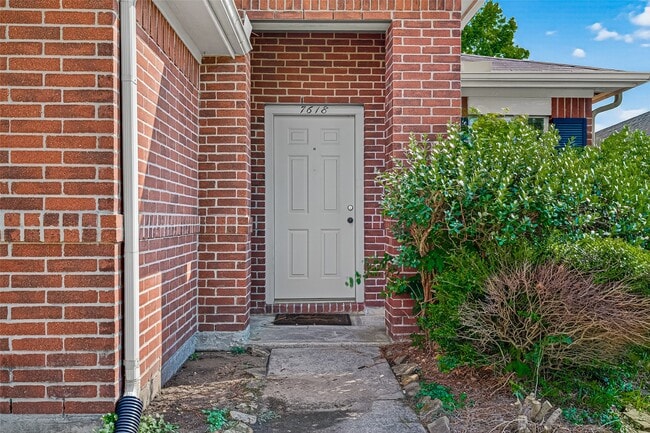 Building Photo - 7618 Village Mill Ln