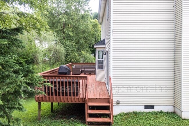 Building Photo - 9009 Tall Timber Dr