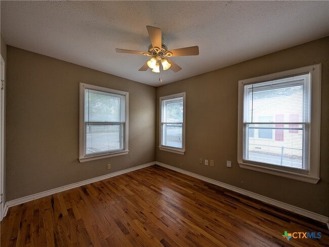 Building Photo - 1185 W Mill St