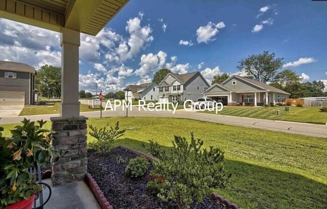 Building Photo - Desirable Chapin Living