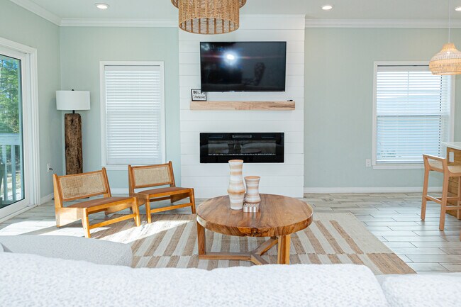 Building Photo - 6619 Carlinga Dr