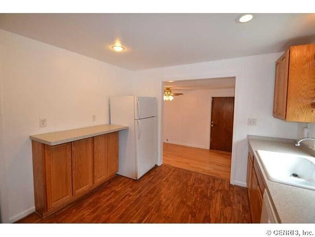 Building Photo - 126 Colin St