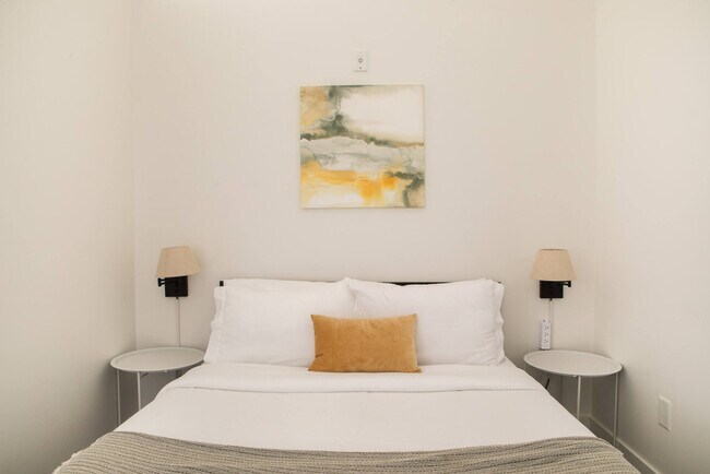 Building Photo - 550 W Juneau Ave