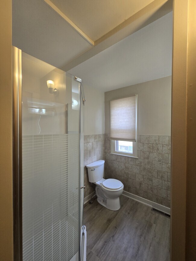 Building Photo - 517 S Vine St