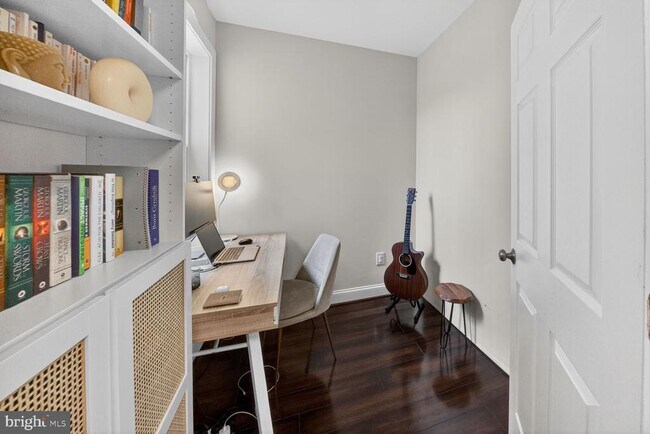 Building Photo - 1510 1st St NW